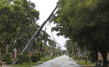 Irma pustoši po jugu Floride! Najhujše še prihaja!