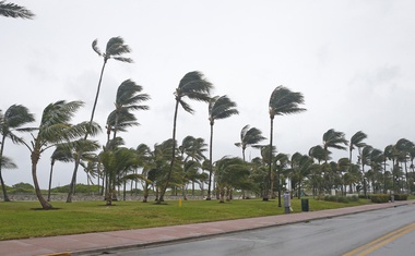 Irma pustoši po jugu Floride! Najhujše še prihaja!
