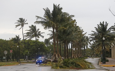 Irma pustoši po jugu Floride! Najhujše še prihaja!