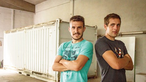 Matej Vinkovič in Jaka Brdnik: Z veseljem bi se prežarčila v dobo pred telefoni
