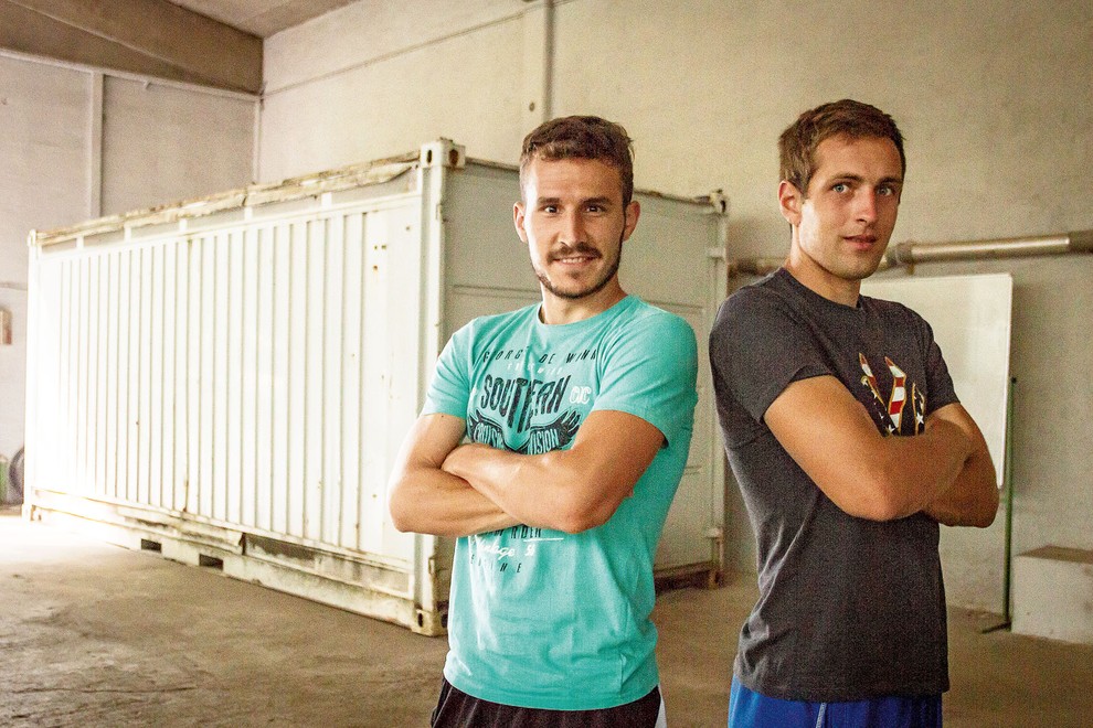Matej Vinkovič in Jaka Brdnik: Z veseljem bi se prežarčila v dobo pred telefoni