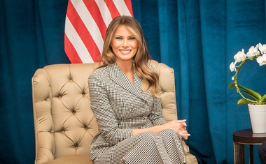 Melania Trump na svoji prvi uradni poti brez Donalda Trumpa