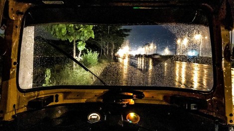 V paniki v gneči na mostu v Mumbaiju številni mrtvi