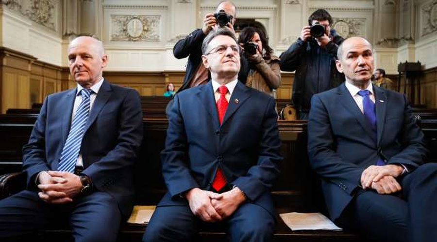 Janša, Črnkovič in Krkovič od države terjajo skupno 15 milijonov evrov! (foto: Anže Malovrh, STA)