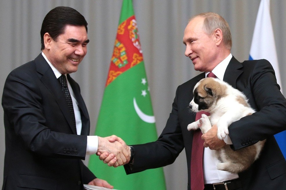 Putin od predsednika Turkmenistana prejel psička (foto: Profimedia)