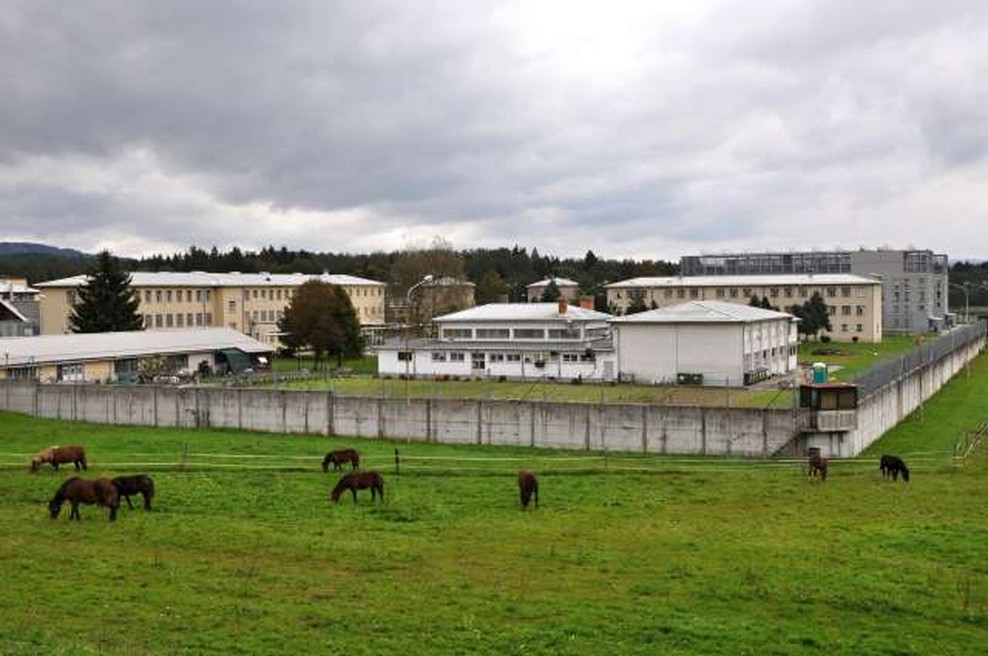 20 zapornikov na Dobu se je uprlo, poročajo Primorske novice! (foto: STA)