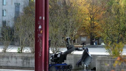 Bombni tehniki razstrelili kovček na Trgu republike, vsebina ni bila nevarna