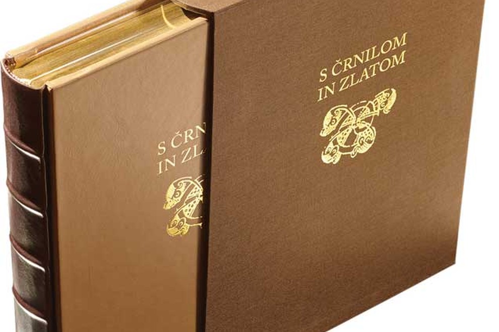 Pri Cankarjevi založbi je izšla monografija S črnilom in zlatom