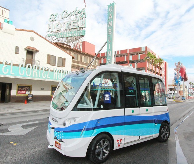 Las Vegas: Avtobus brez voznika že prvi dan udeležen v trčenju (foto: profimedia)