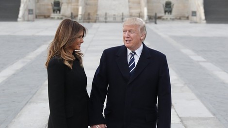Trump poln hvale na račun kitajskega predsednika Xija, Melania pa je božala pande!
