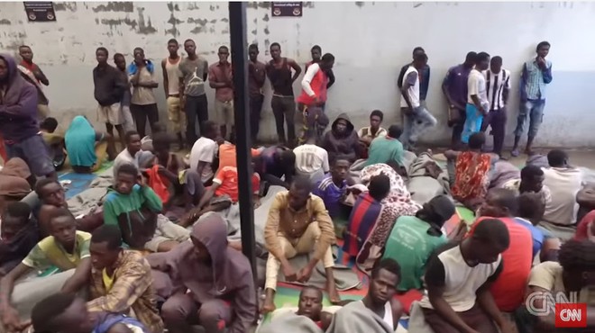 Posnetek CNN televizije razkril, da v Libiji ljudi prodajajo kot sužnje na tržnicah! (foto: CNN YouTube)