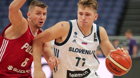 Na dobrodelni dražbi na knjižnem sejmu tudi košakarska žoga z vsemi podpisi!