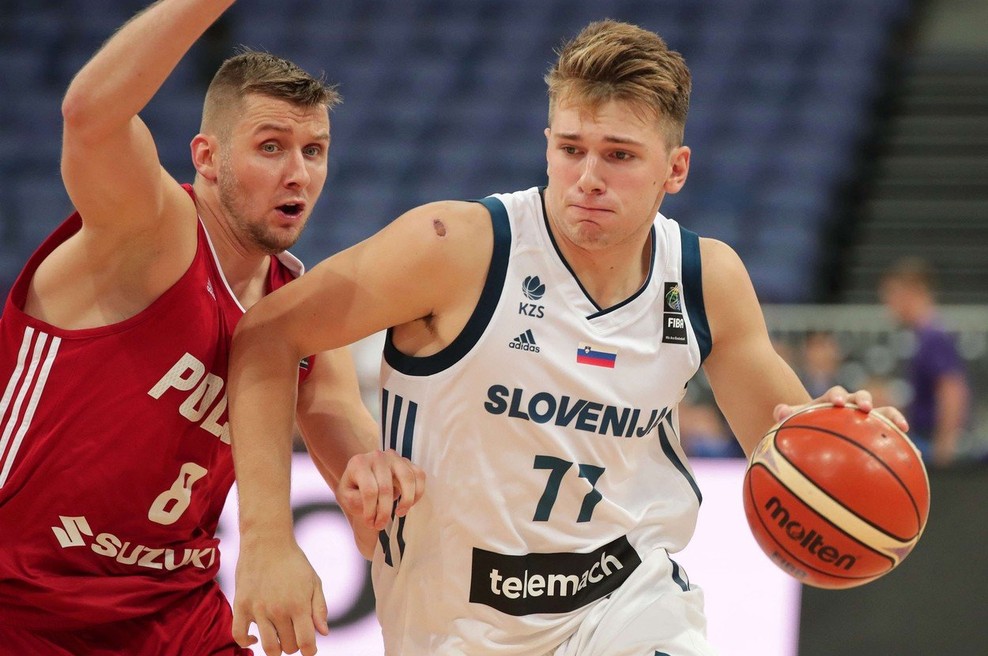 Na dobrodelni dražbi na knjižnem sejmu tudi košakarska žoga z vsemi podpisi! (foto: profimedia)