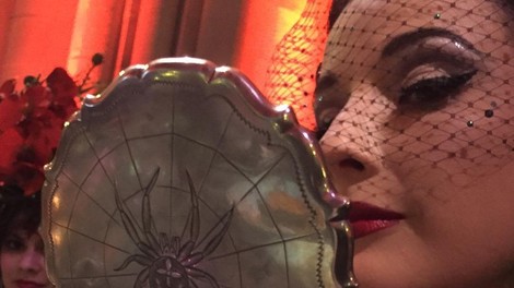 Dita Von Teese s singlom Rendez-vous napovedala glasbeni debi