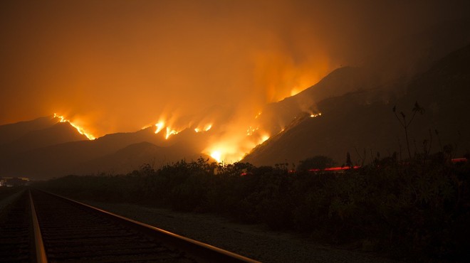 Požari v Kaliforniji dosegli tudi domove bogatašev v Bel Airu (foto: profimedia)
