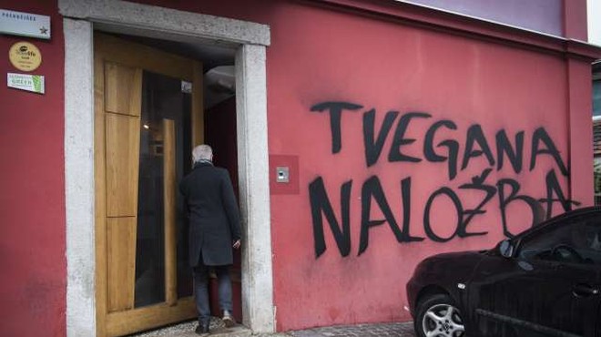 Na dan javne dražbe hostla Celica protest proti napadu na Metelkovo (foto: Bor Slana/STA)