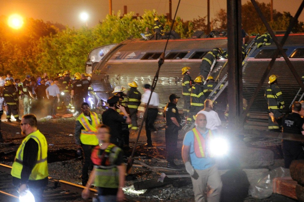 V ameriški zvezni državi Washington iztiril potniški vlak (foto: Profimedia)