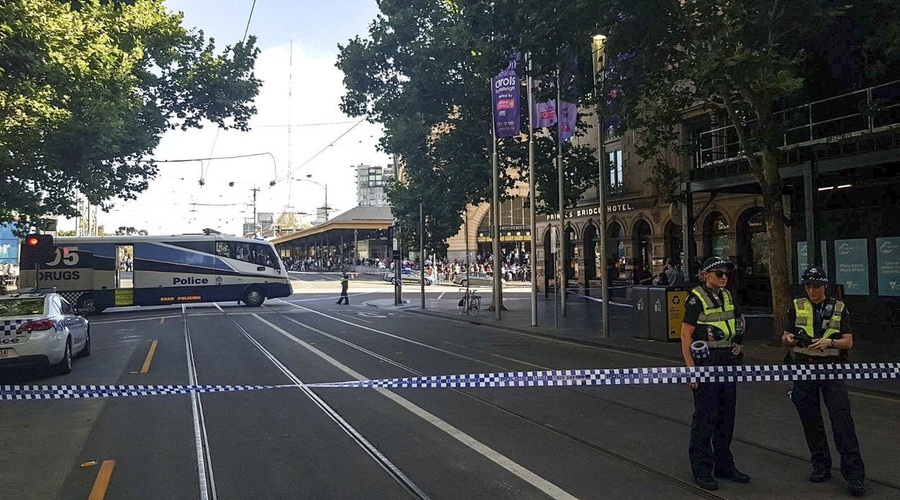 V trčenju avtomobila v množico v Melbournu ranjenih več kot deset ljudi (foto: profimedia)