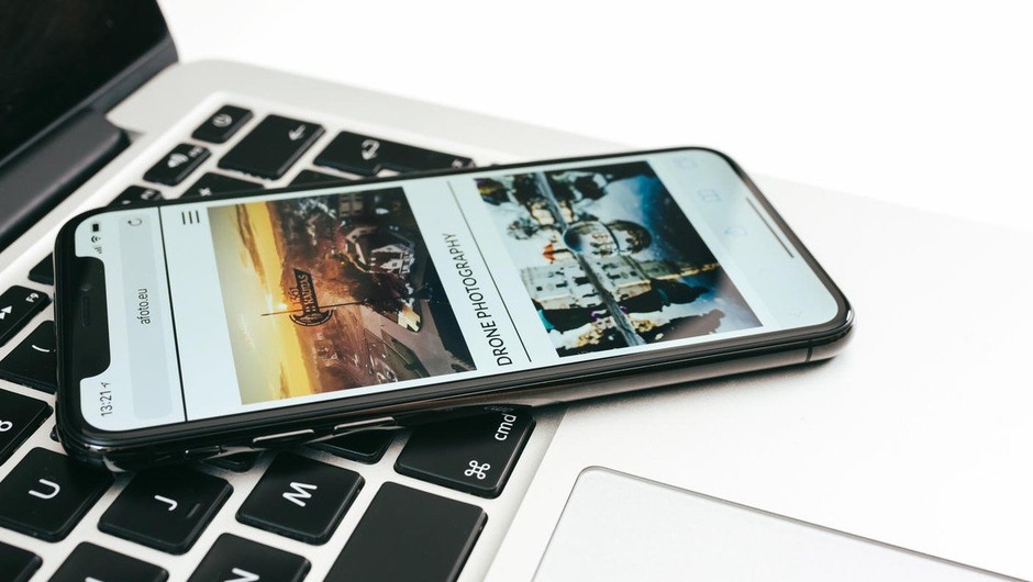 
                            Tehnološki velikan Apple se je opravičil za upočasnjevanje starejših modelov iphonov (foto: profimedia)