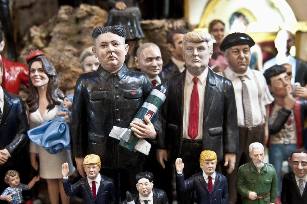 Trump svari Kima, da je njegov gumb za jedrsko orožje večji! (foto: profimedia)