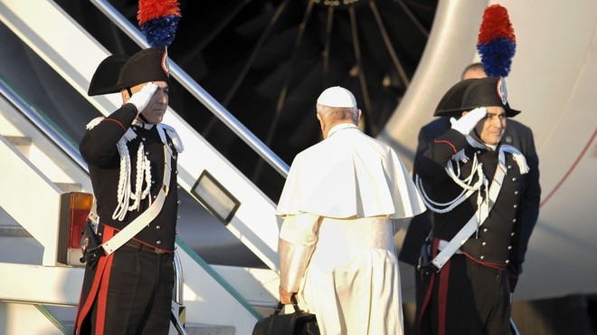 "Svet je na robu jedrske vojne," je med letom v Čile opozoril papež! (foto: profimedia)