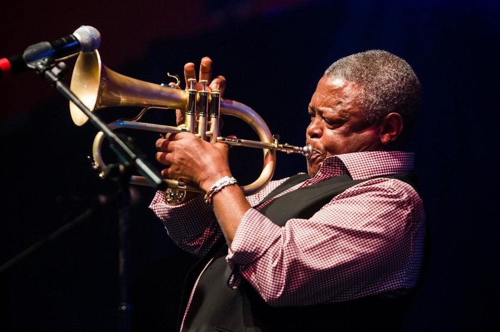 Umrl je vrhunski južnoafriški trobentač Hugh Masekela (foto: profimedia)