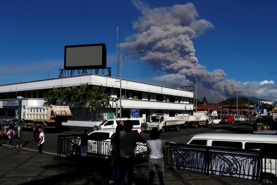 Izbruh filipinskega vulkana z domov pregnal skoraj 40.000 ljudi