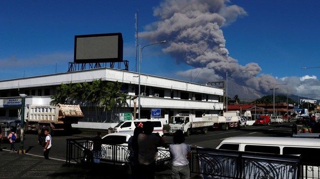 Izbruh filipinskega vulkana z domov pregnal skoraj 40.000 ljudi (foto: profimedia)