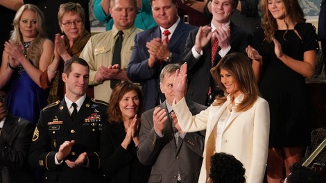 Melania Trump prelomila tradicijo in v kongres prišla ločeno od soproga!