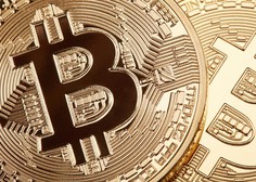 Bitcoin prvič v petih mesecih vreden manj kot 30.000 dolarjev