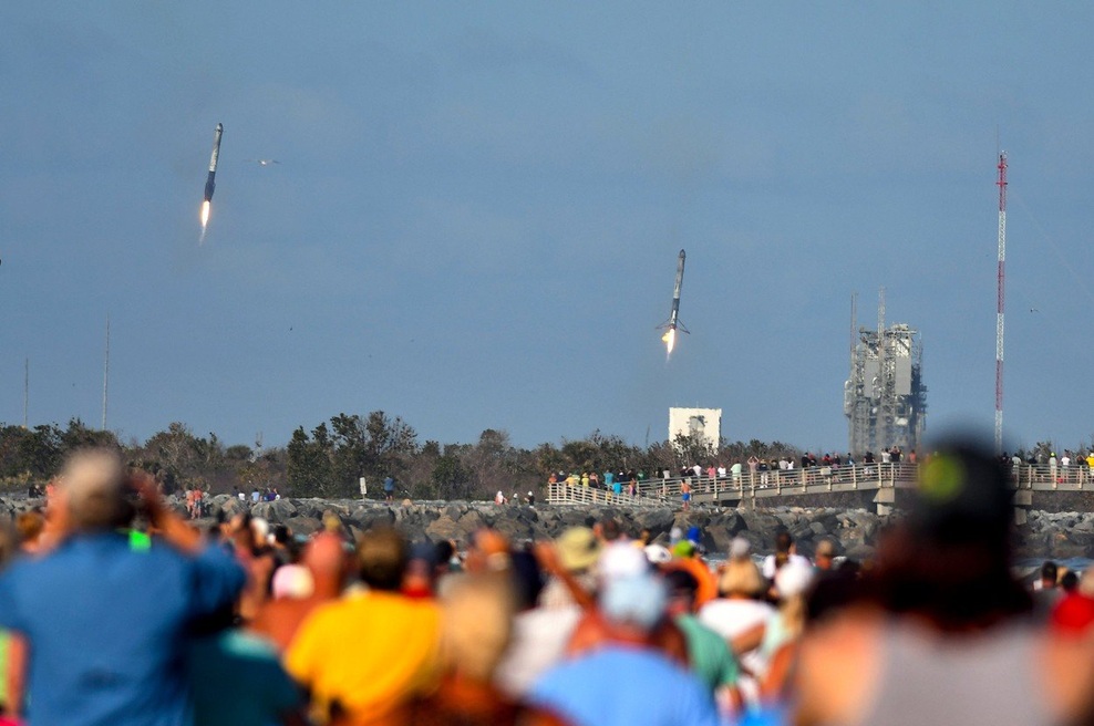 Space X z raketo Falcon Heavy poslal v vesolje avtomobil (foto: profimedia)