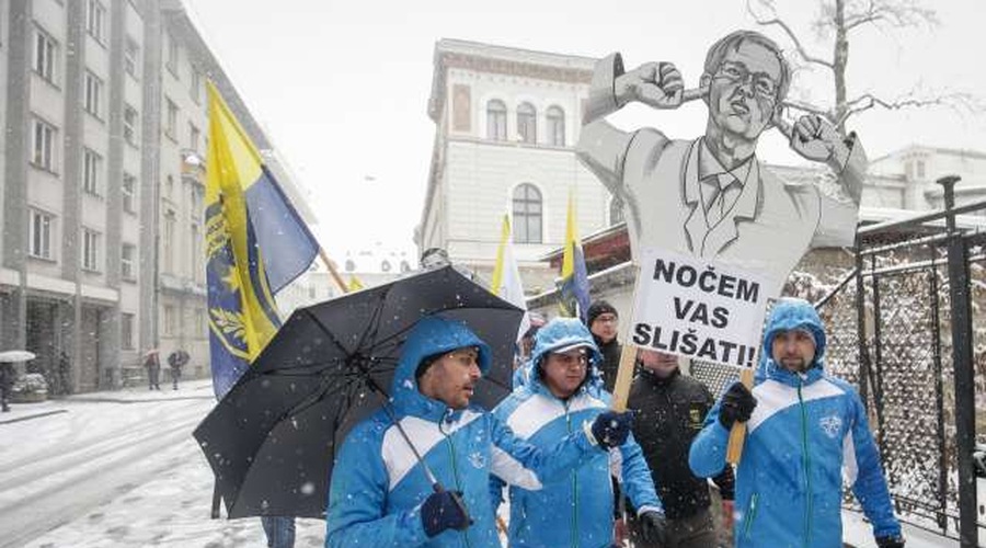 Policisti s stavko sporočajo vladi, da je z njihovim potrpljenjem konec! (foto: Anže Malovrh, STA)