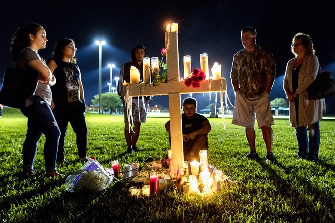 Po pokolu na floridski srednji šoli morilec zavil še v Walmart in pomalical v McDonaldsu! (foto: profimedia)