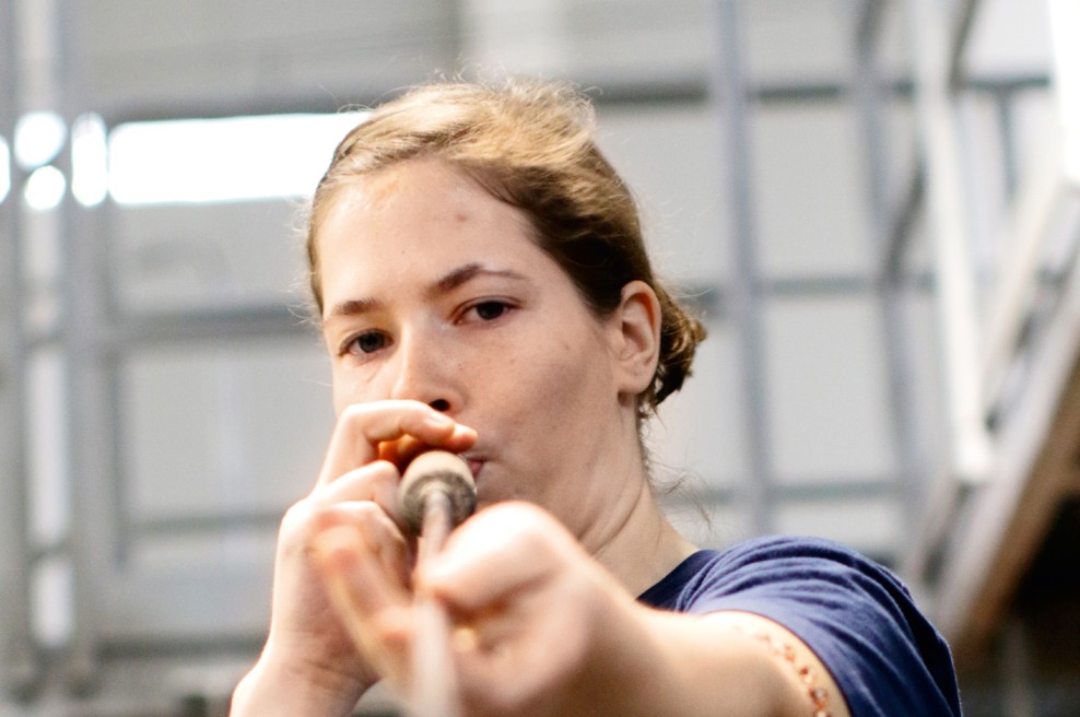 Jasna Sakelšek (steklopihalka): Nihče ni rekel, da je lahko (foto: Goran Antley)