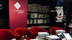 Med novostmi Cankarjeve založbe izstopa obsežna uspešnica Donne Tartt Lišček