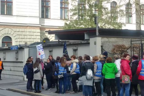 Učitelji in vzgojitelji na protestnih shodih po Sloveniji!