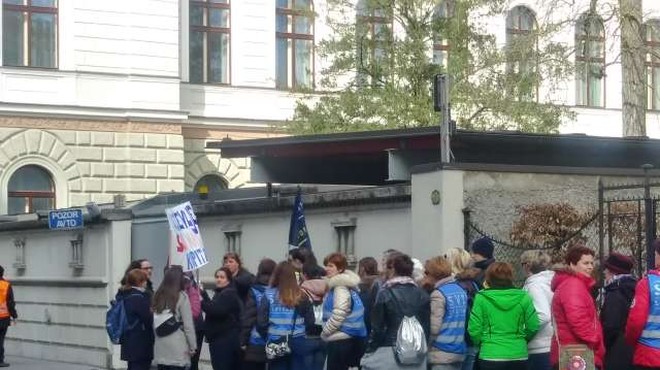Učitelji in vzgojitelji na protestnih shodih po Sloveniji! (foto: STA)