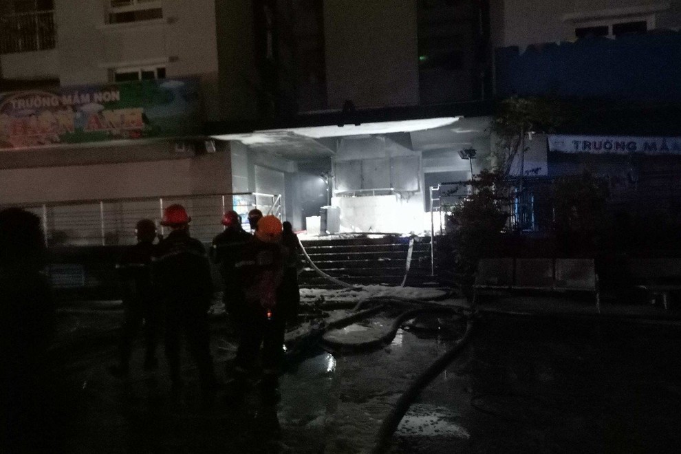 V požaru stanovanjske stolpnice v vietnamskem Hošiminhu več mrtvih!