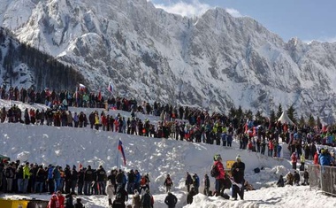 Slovenski orli tretji na ekipni tekmi v Planici, zmaga Norveški!