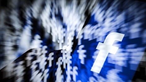 Facebook bo še letos pričel s preverjanji, kdo stoji za političnimi oglasi