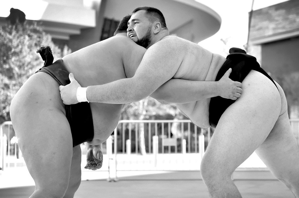 Japonski sumo po aferi s prirejenimi izidi zdaj pretresa še afera z ženskami v ringu (foto: profimedia)