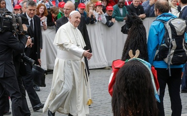 Trojica z lamami na avdienco papeža Frančiška