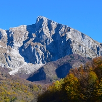 Ta znamenita slovenska gora skriva obraz spečega velikana – ga vidite tudi vi?