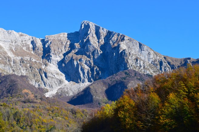 Ta znamenita slovenska gora skriva obraz spečega velikana – ga vidite tudi vi?