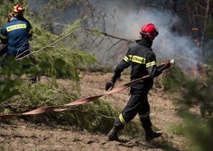 Zahodno Grčijo pestijo požari in saharski prah