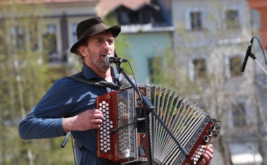 Na shodu za znanost se je zbralo 500 raziskovalcev in podpornikov!