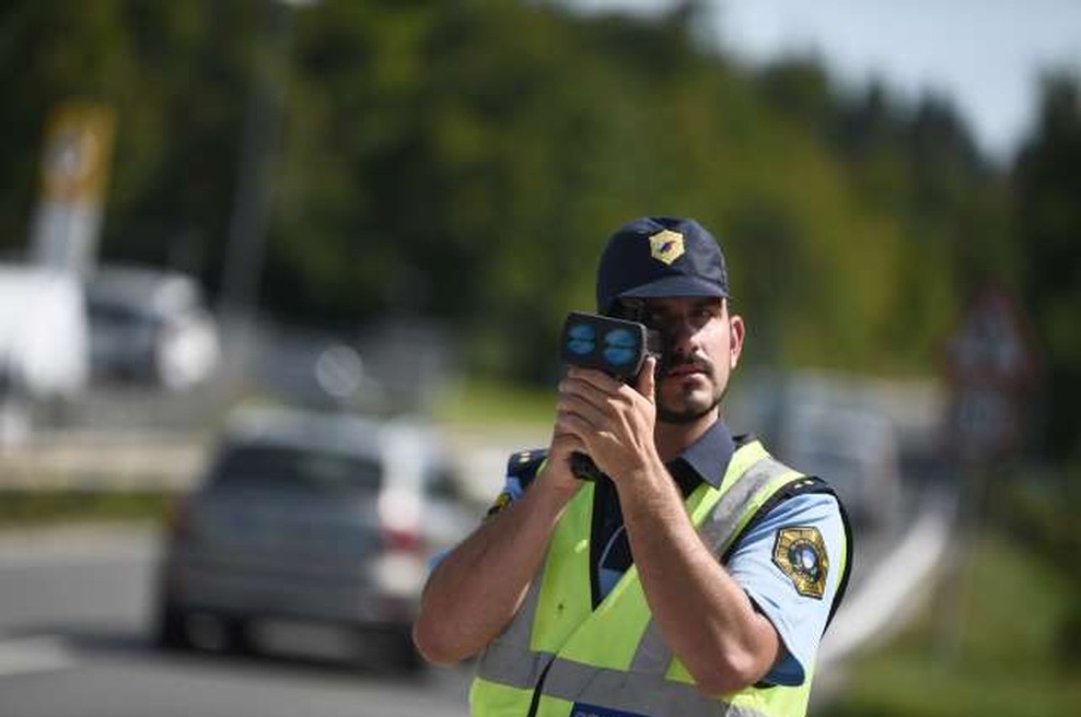 Pred policisti pijan povzročil prometno nesrečo, nato še pobegnil (foto: STA, Tamino Petelinšek)