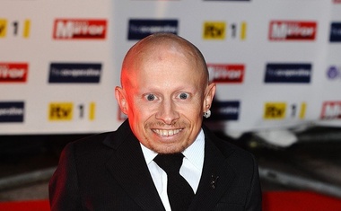 Umrl ameriški igralec Verne Troyer, ki je igral Mini Me v Austinu Powersu!