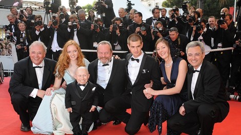 Umrl ameriški igralec Verne Troyer, ki je igral Mini Me v Austinu Powersu!