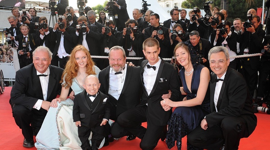 Umrl ameriški igralec Verne Troyer, ki je igral Mini Me v Austinu Powersu! (foto: profimedia)